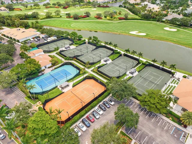 Woodfield Country Club Residence photo 51