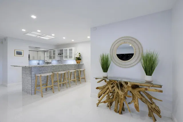 Residence photo 3