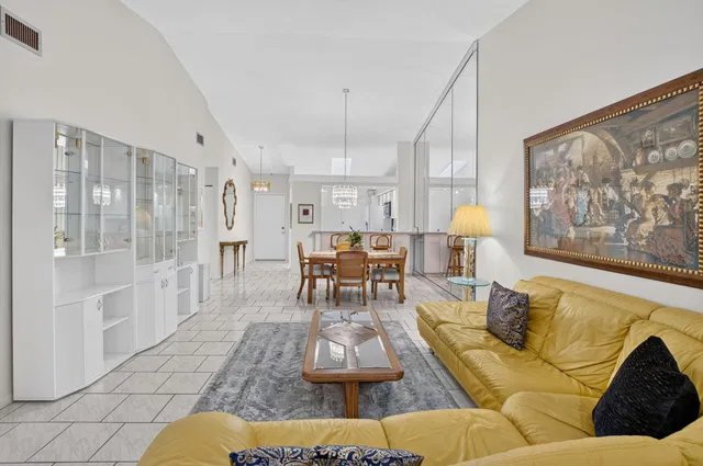 Unit B photo 21