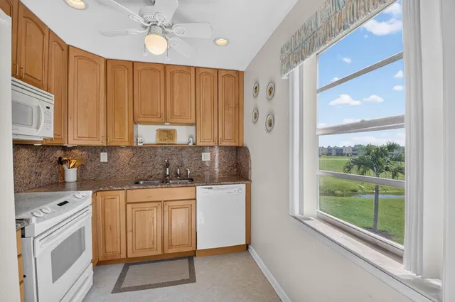Unit 323 photo 2