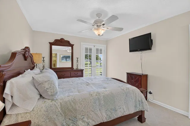 Unit 323 photo 11