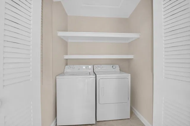 Unit 323 photo 15