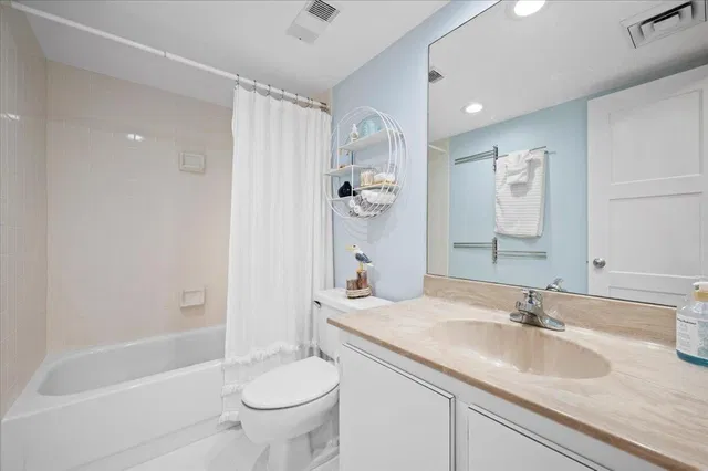 Unit 107 photo 22