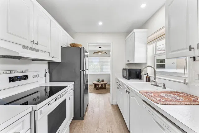 Unit 2050 photo 13