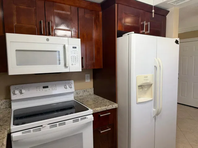 Residence photo 3