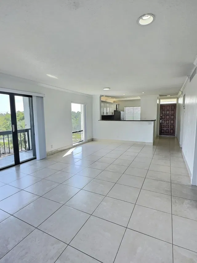 Unit 407 photo 6