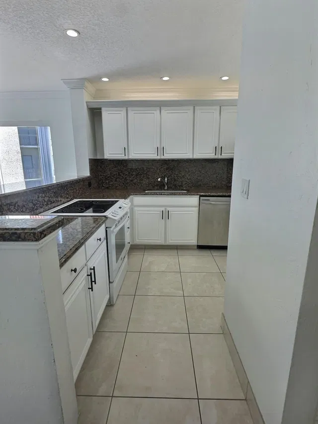 Unit 407 photo 8