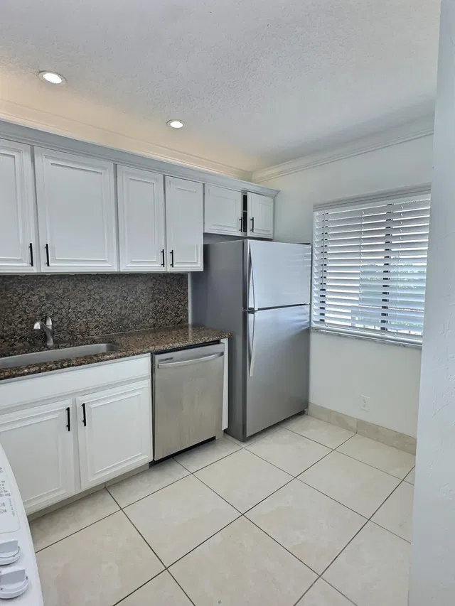 Unit 407 photo 9