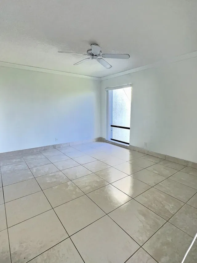 Unit 407 photo 15