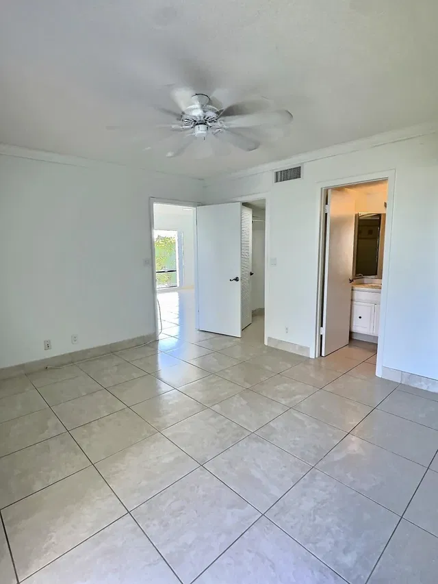 Unit 407 photo 16