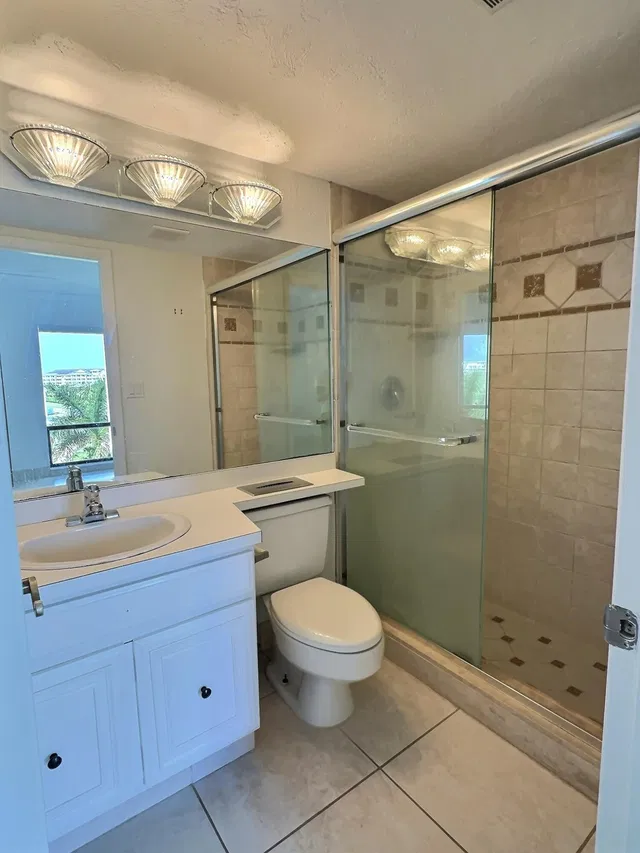 Unit 407 photo 18