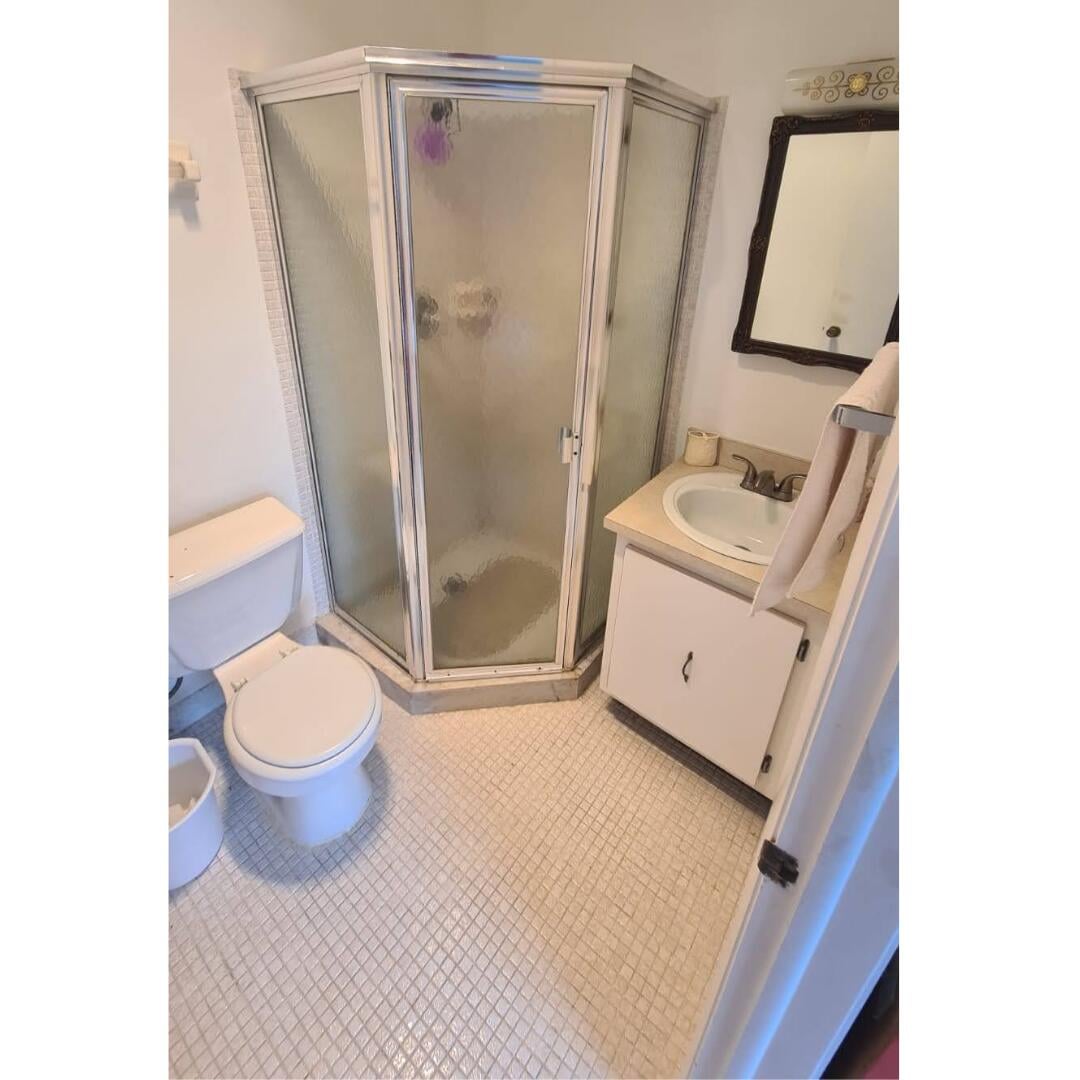 Unit E photo 17