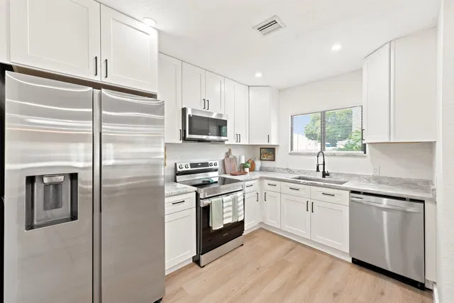 West Palm Beach Residence photo 17