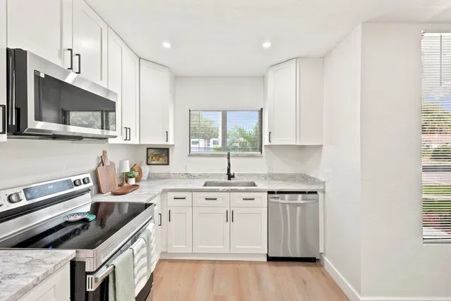 West Palm Beach Residence photo 20