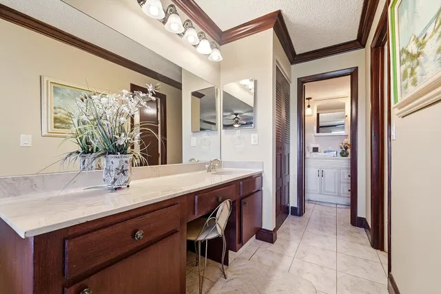 Unit 321 photo 9