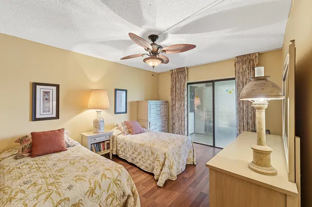 Unit 321 photo 16