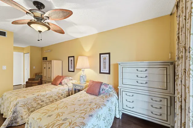Unit 321 photo 17