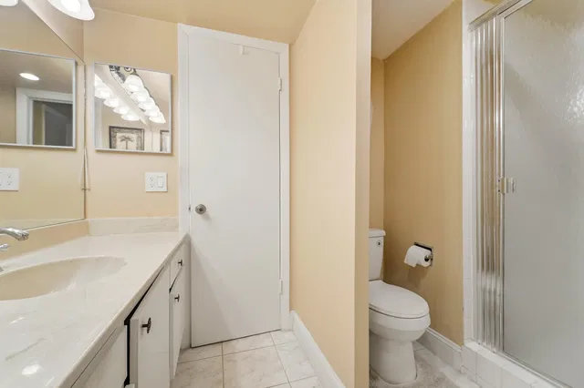 Unit 321 photo 18