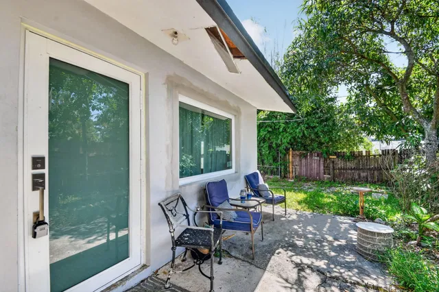  Residence photo 8