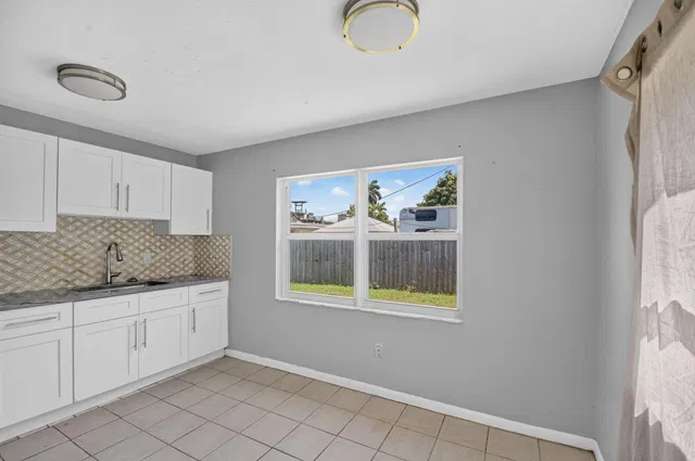  Residence photo 14
