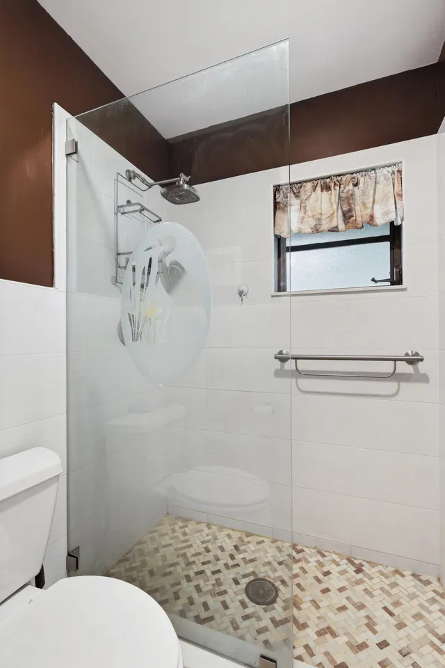 Unit B photo 18