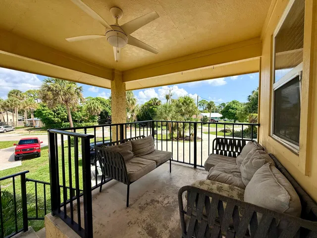 Residence photo 3