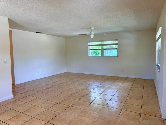 Residence photo 4