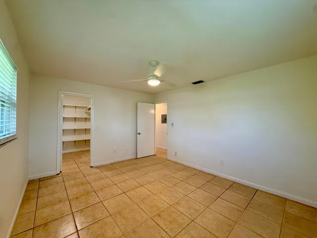 Residence photo 16