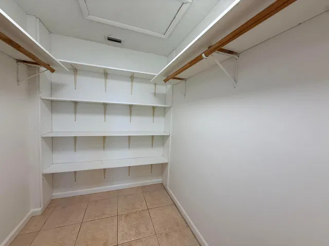 Residence photo 17