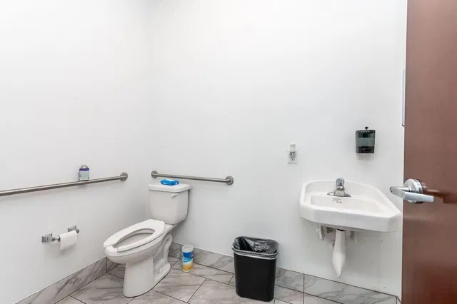 Unit 2 photo 13
