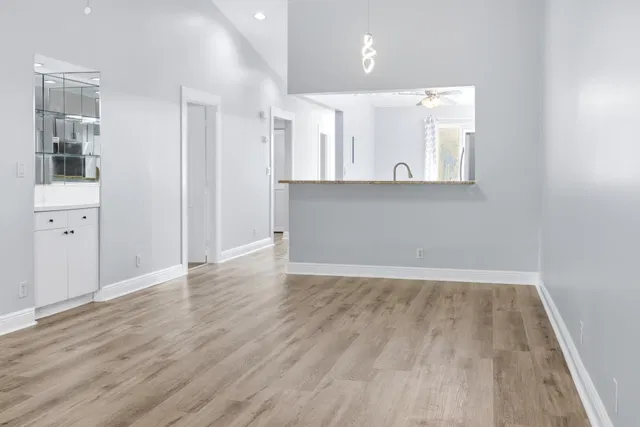 Unit L204 photo 5