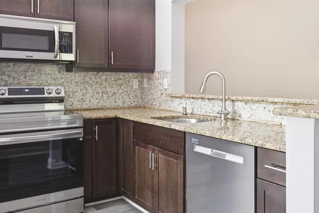 Unit L204 photo 8