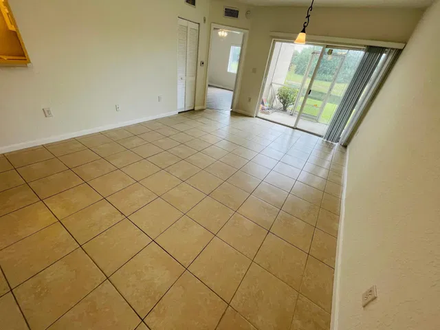 Unit 212 photo 5