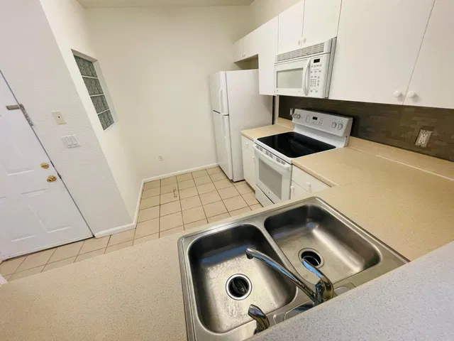 Unit 212 photo 8
