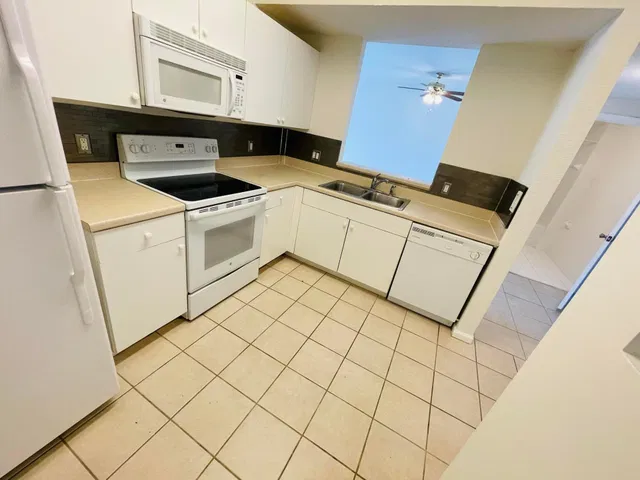 Unit 212 photo 9