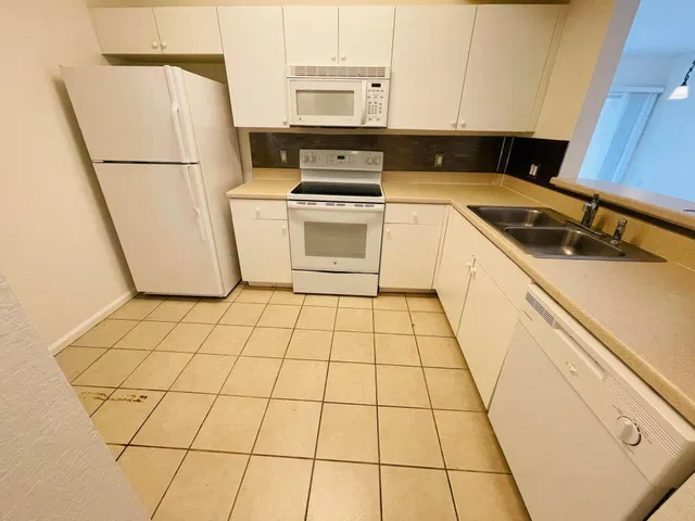 Unit 212 photo 10