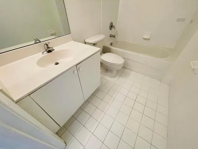 Unit 212 photo 17