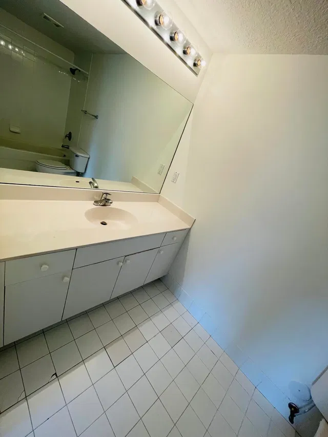 Unit 212 photo 19