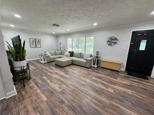  Residence photo 5