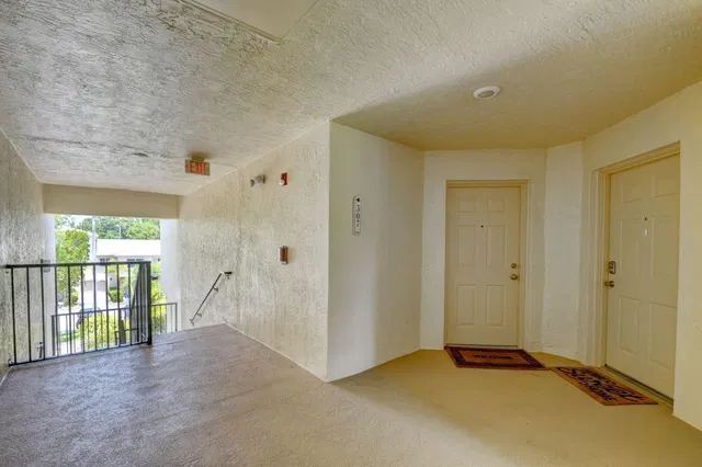 Unit 307 photo 3