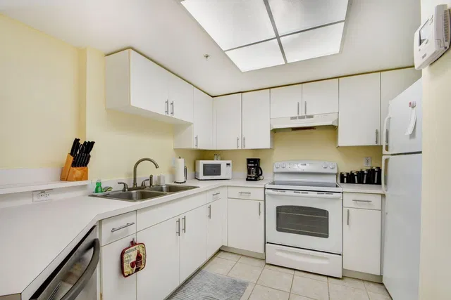 Unit 307 photo 11