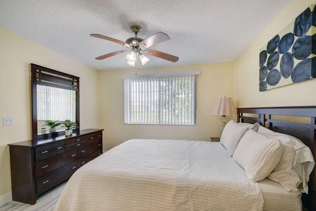 Unit 307 photo 16
