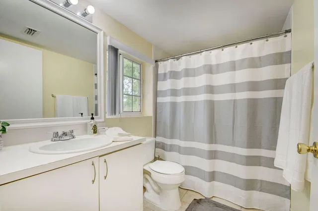 Unit 307 photo 18