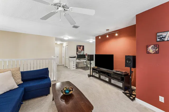 Residence photo 17