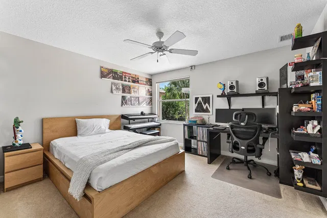 Residence photo 18