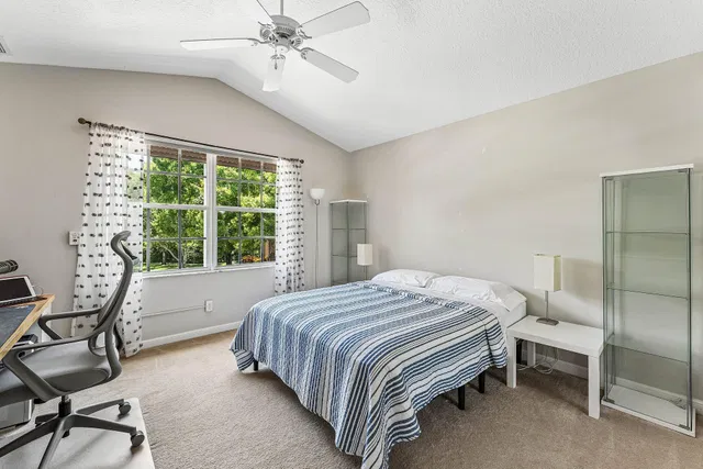 Residence photo 20