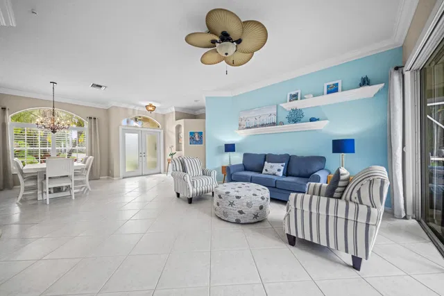 Residence photo 3