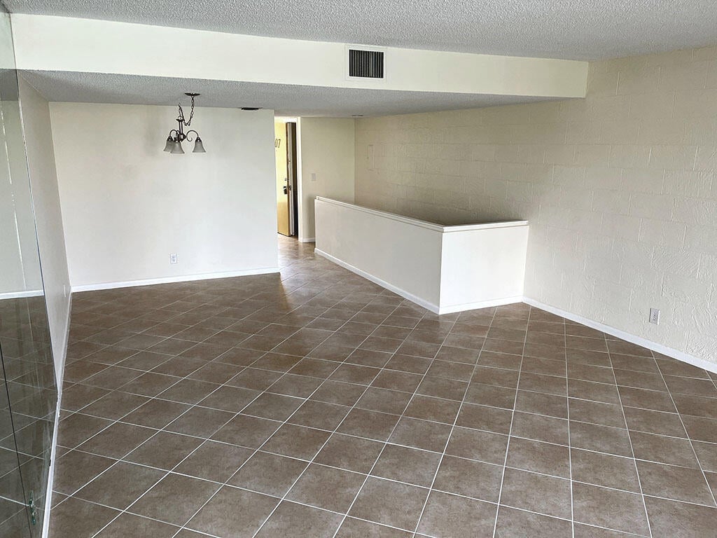 Unit 207 photo 3