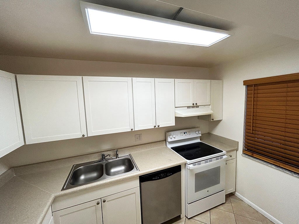 Unit 207 photo 5