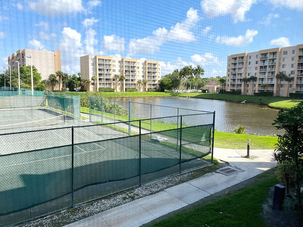 Unit 207 photo 11